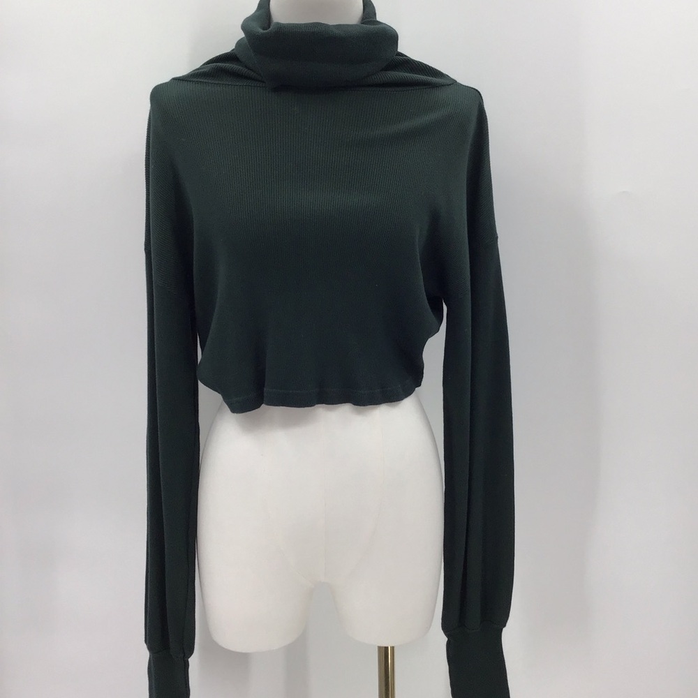 BRANDY MELVILLE CROPPED TURTLENECK SIZE ONE SIZE